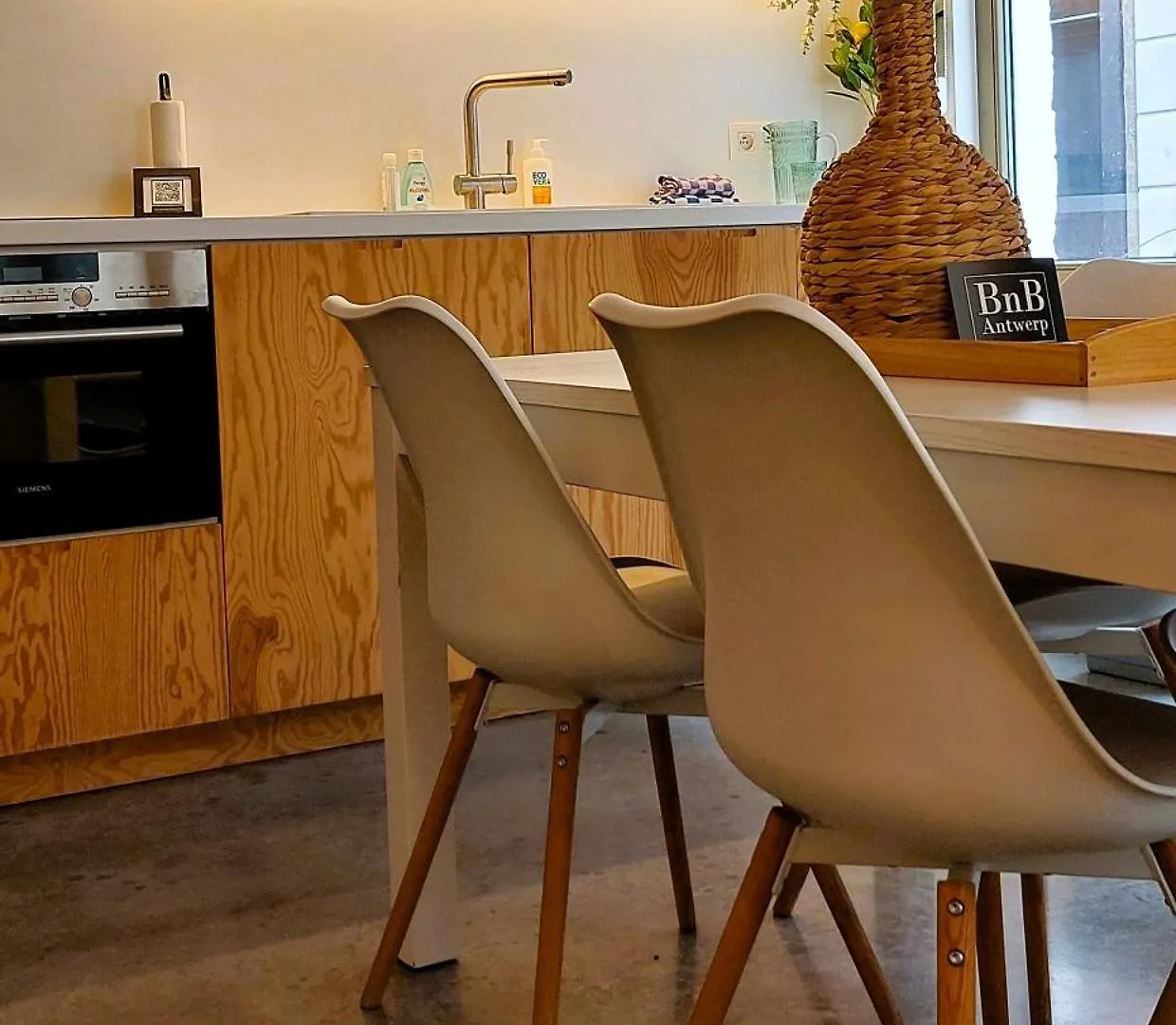 Cosy & Modern Historical Cottage In Old Town - Leon 4P Antwerpen Vakantiehuis