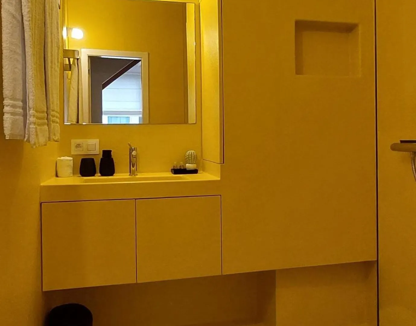 Cosy & Modern Historical Cottage In Old Town - Leon 4P Antwerpen Vakantiehuis